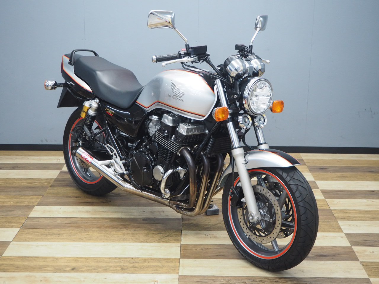 CB750・スペシャル モリワキショート管/バックステップ装備
