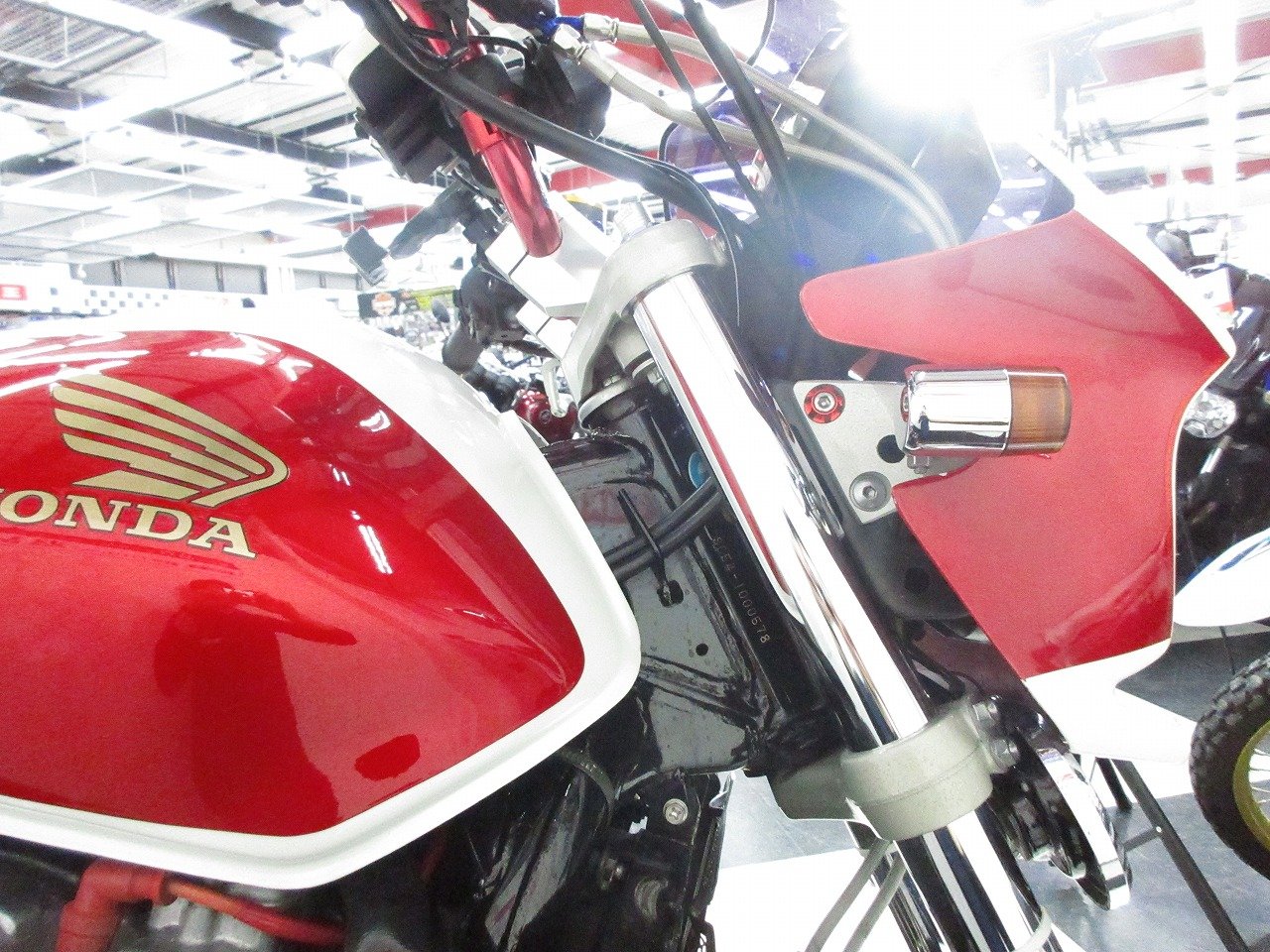 マル得】CB1300SF-2【車検対応マフラー・ビキニカウル・アクティブ製メッシュホース・エンジンガード】！! | バイク買うなら【バイク王】