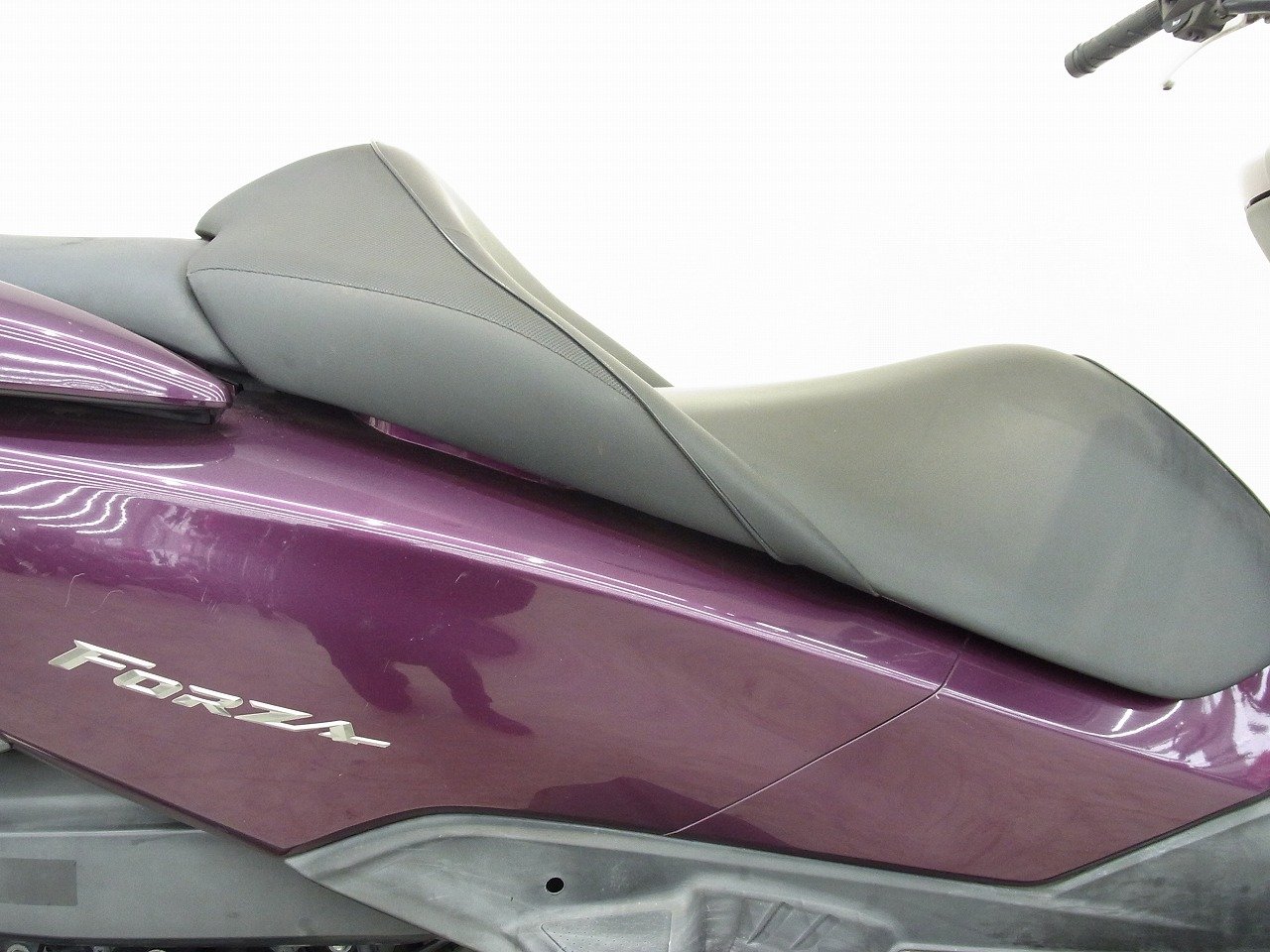 FORZA Z（フォルツァZ） 2008年モデル／スクリーンカスタム／純正スピーカー装備／ミラーカスタム／MF10型・インジェクション車 |  バイク買うなら【バイク王】