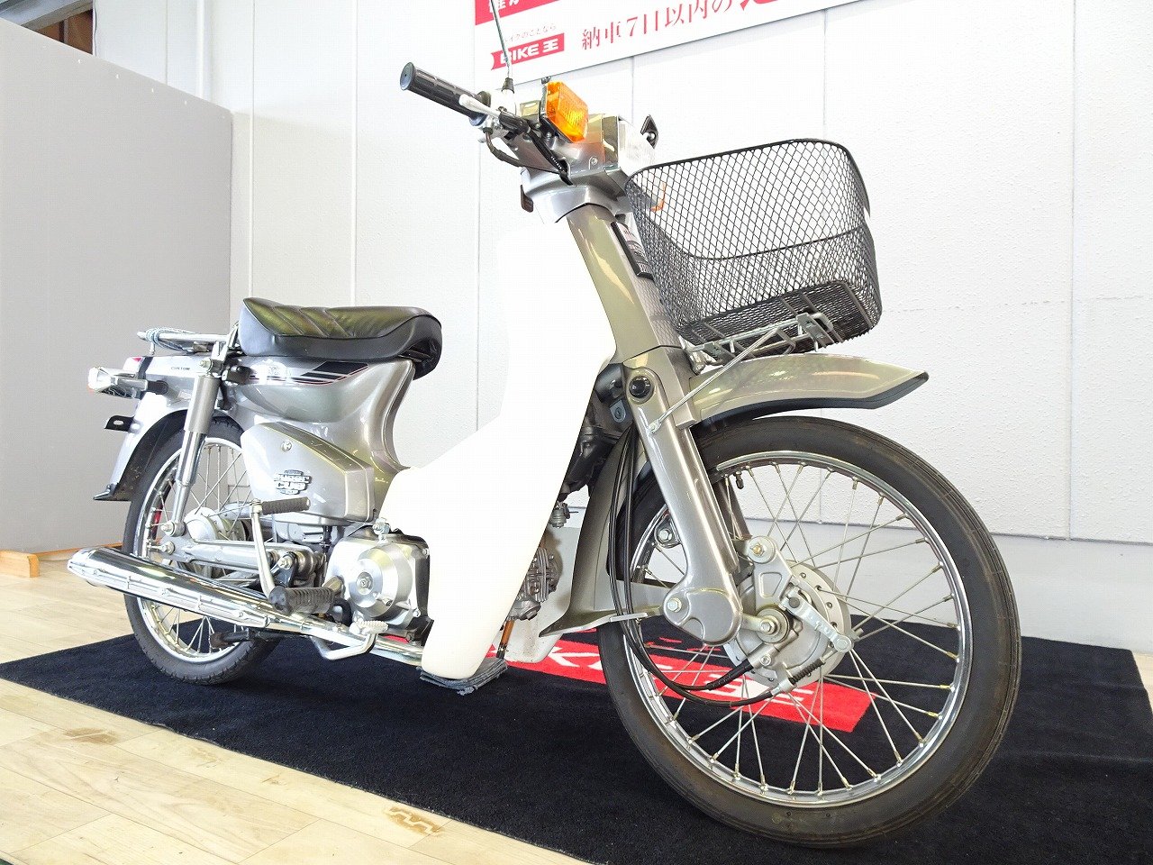 Super Cub 50 Custom（スーパーカブ50）セル付き／フロントバスケット装備／キャブ／2000年モデル／バッテリー新品交換 |  バイク買うなら【バイク王】