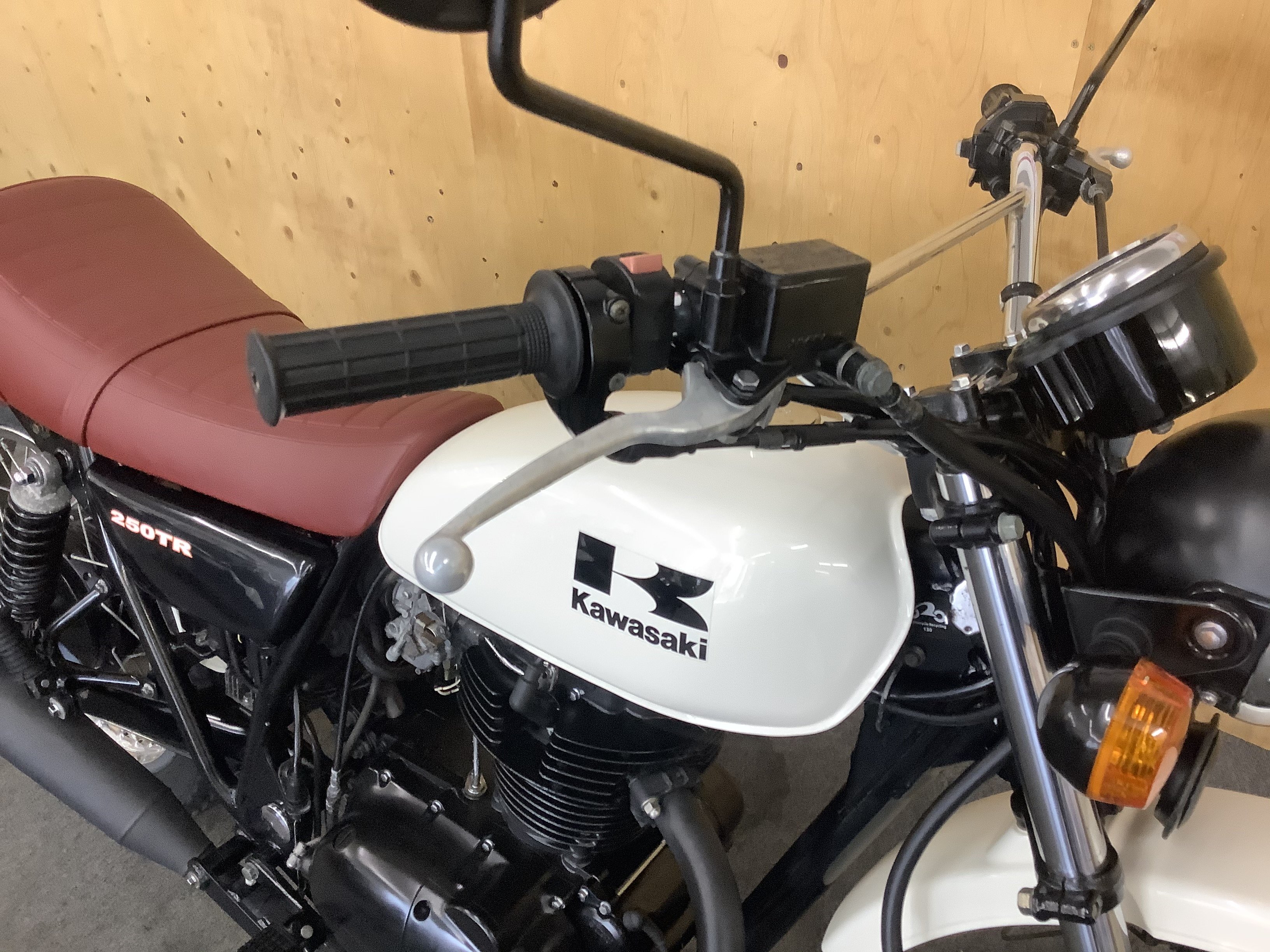Kawasaki 250TR バイクタンク ホワイト Kawasaki 250TR ホワイト タンク