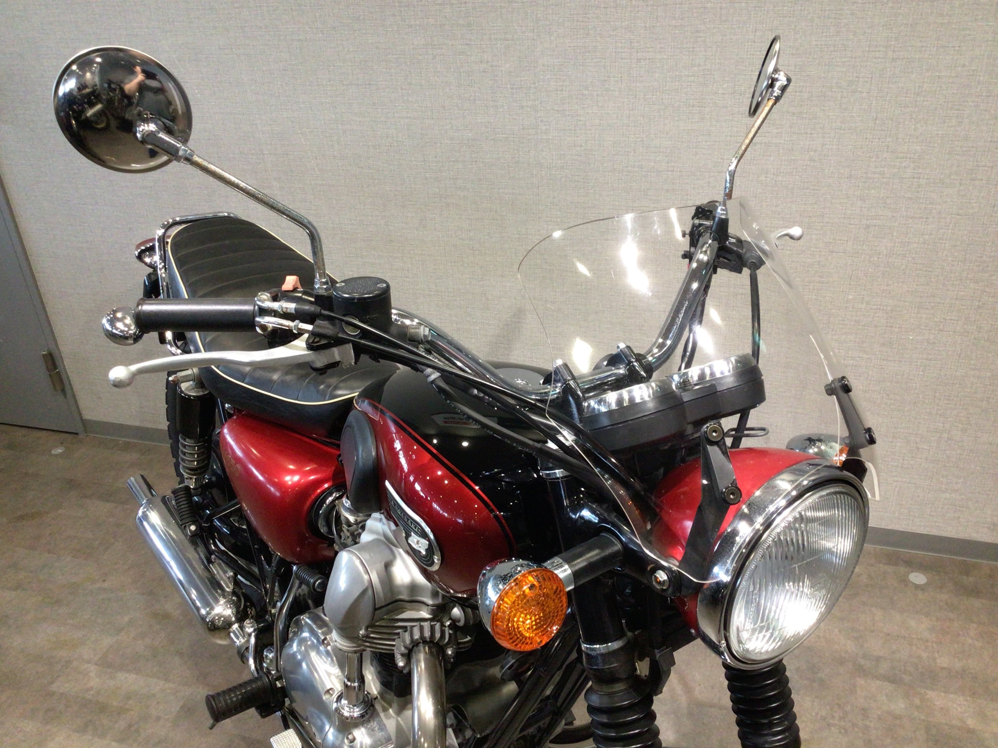 Ｗ６５０ ＥＪ６５０Ａ型２００７年モデル アップハンドル仕様 カスタムペイント・純正グラブバー・メーターバイザー等カスタム |  バイク買うなら【バイク王】