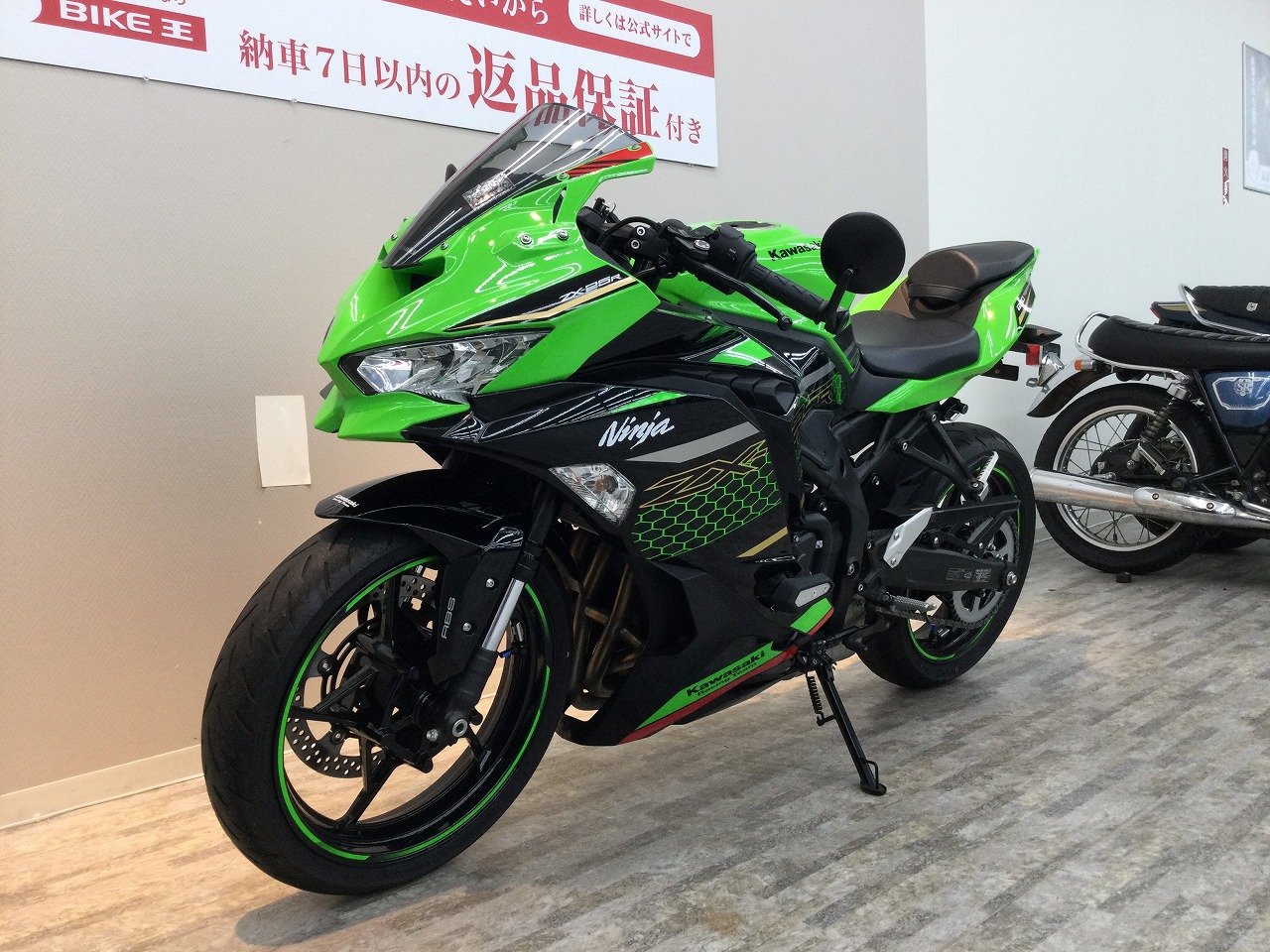 NINJA ZX-25R SE 【クイックシフター・バーエンドミラー・フェンダーレスカスタム】 | バイク買うなら【バイク王】