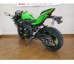 ニンジャZX-25R SE　2021年モデル　OVER製マフラー　アクスルスライダー装備