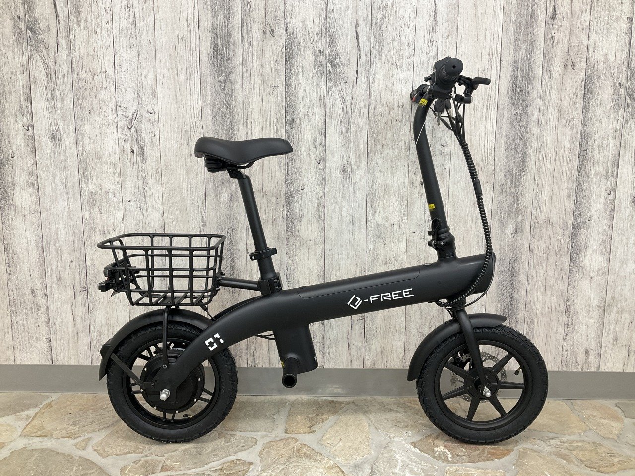 e-FREE 01 運転免許不要／車道走行可／歩道走行可 「特例」特定