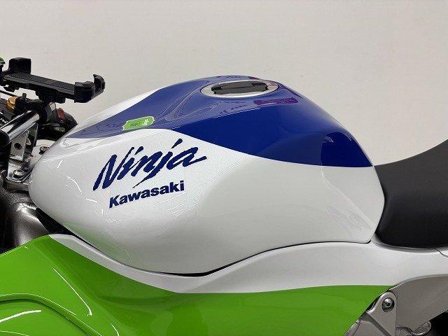 定価、40000です。今年のものです。 Kawasaki ZX-4RR SE 40th Anniversary model！！ [最新情報