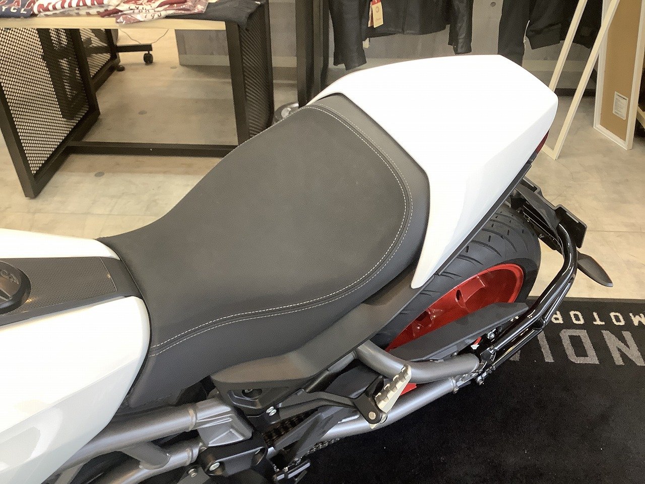 19881728.jpg?resize=600,450,ffffff