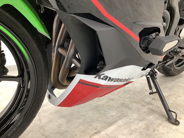 Ninja ZX-25R SE 2023年モデル マルチバー・エンジンスライダー