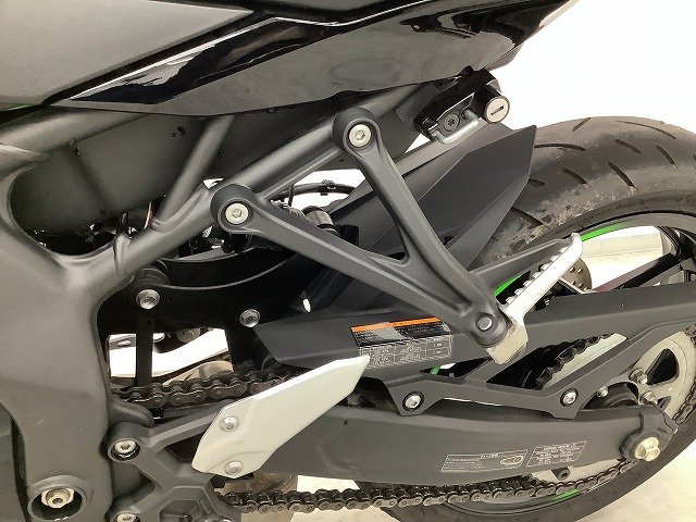 Ninja ZX-25R SE 2023年モデル マルチバー・エンジンスライダー