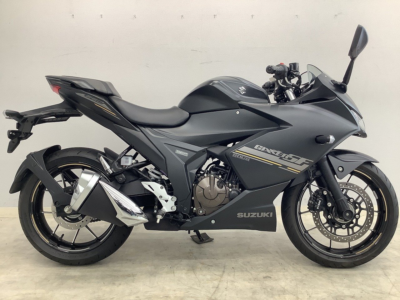 GIXXER 250 および Gixxer SF 250 BS6 モデル 32800-20K20 電圧