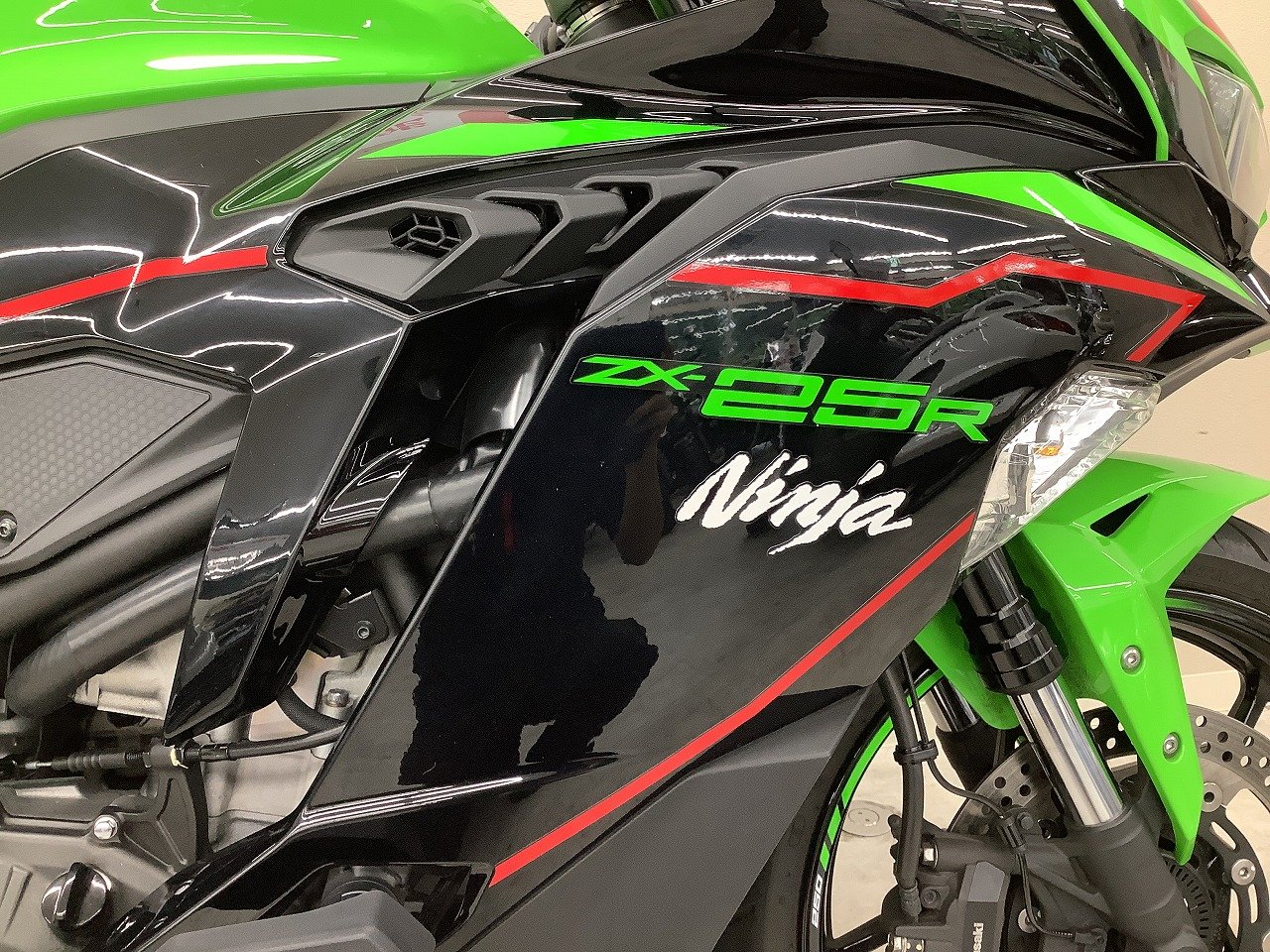 ニンジャZX-25R SE KRT Edition 2022年モデル・ZX250E型・前後
