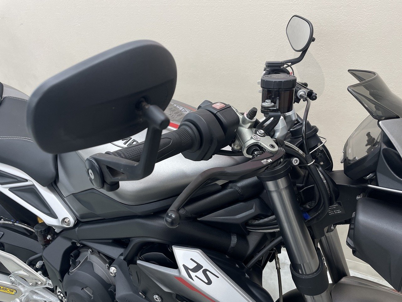 希少 ストリートトリプル 純正オプション アローマフラー 投稿詳細｜MOTOCLE