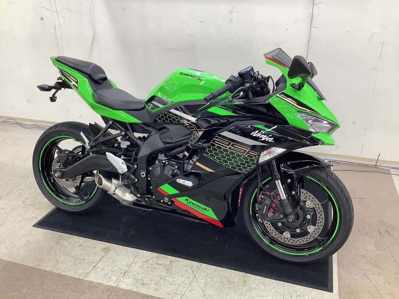 Ninja ZX-25R SE 2021年モデル フェンダーレス装備 | バイク