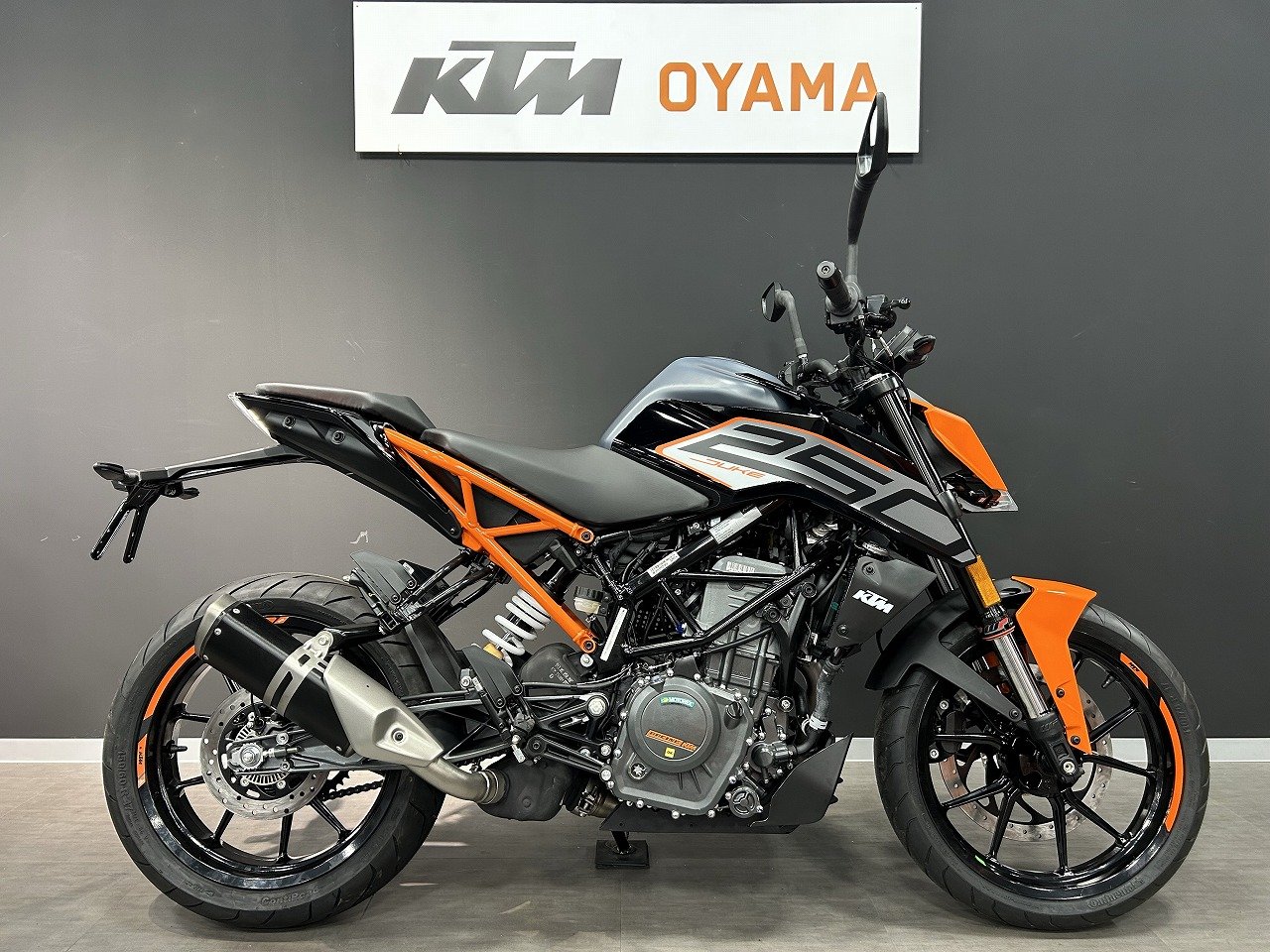 ２５０ＤＵＫＥ　２０２３年モデル　未使用車