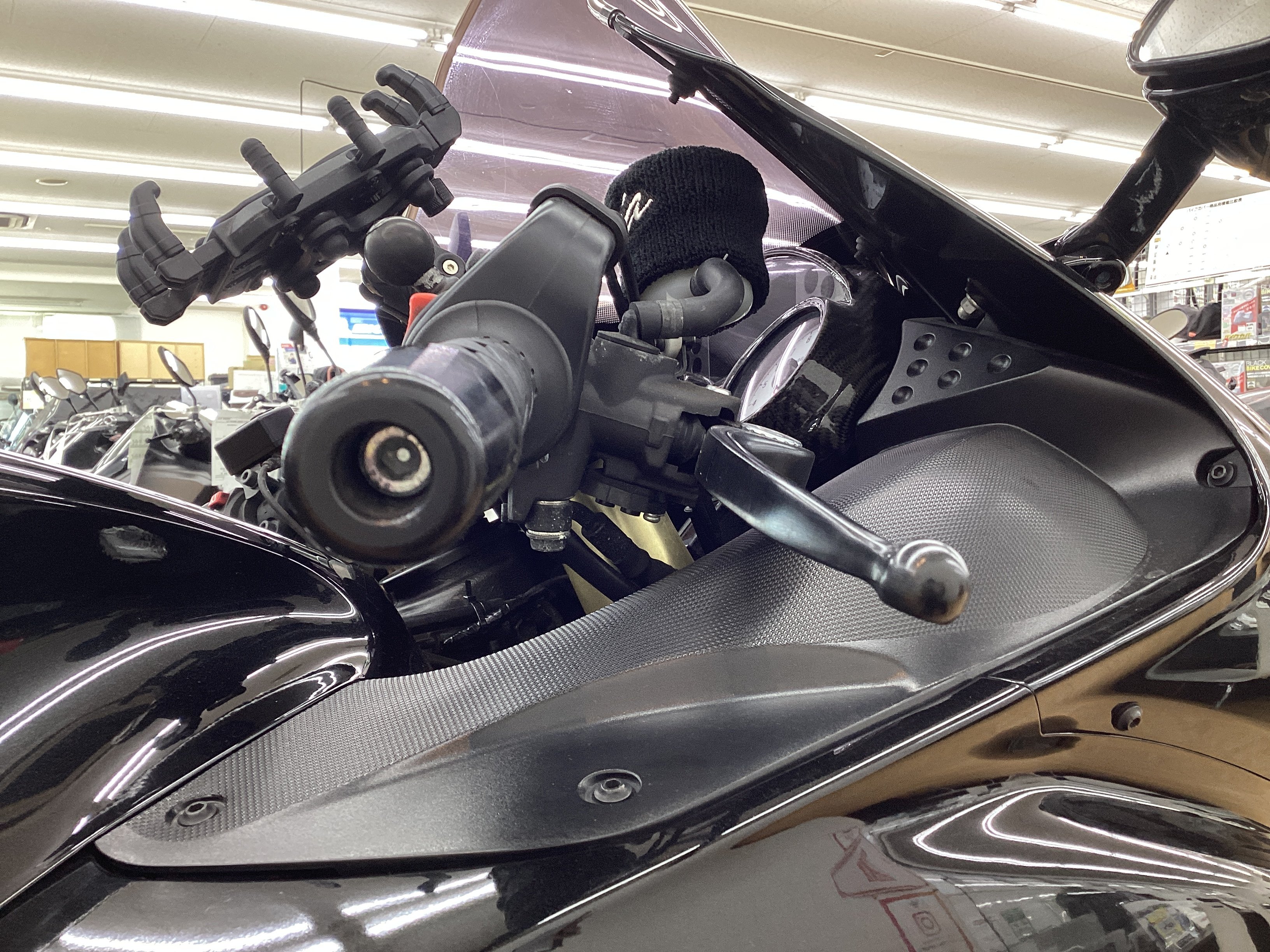 ZZR1400 2010年ﾓﾃﾞﾙ 社外ｽｸﾘｰﾝ,ﾌｪﾝﾀﾞｰﾚｽ | バイク買うなら