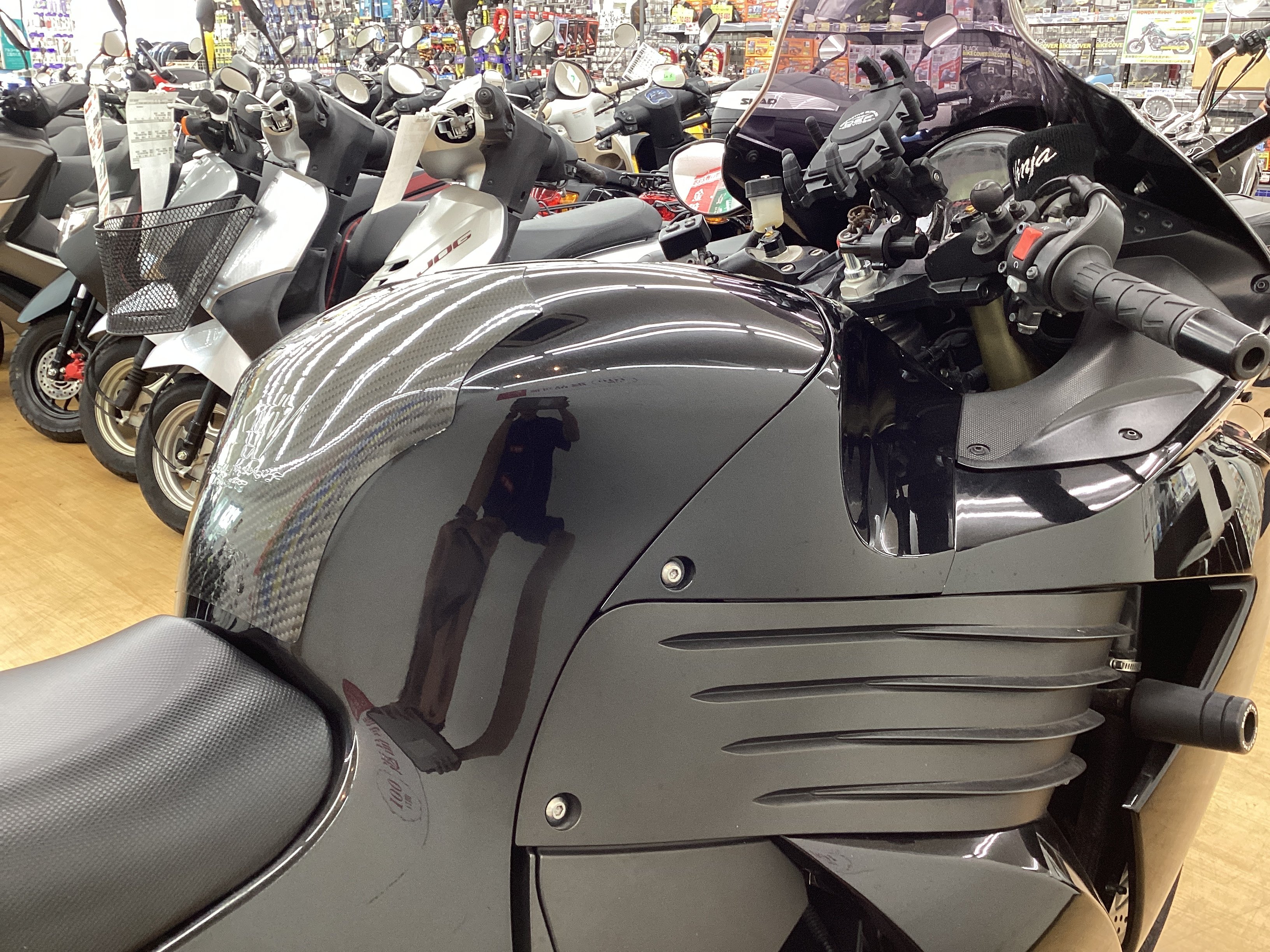 ZZR1400 2010年ﾓﾃﾞﾙ 社外ｽｸﾘｰﾝ,ﾌｪﾝﾀﾞｰﾚｽ | バイク買うなら