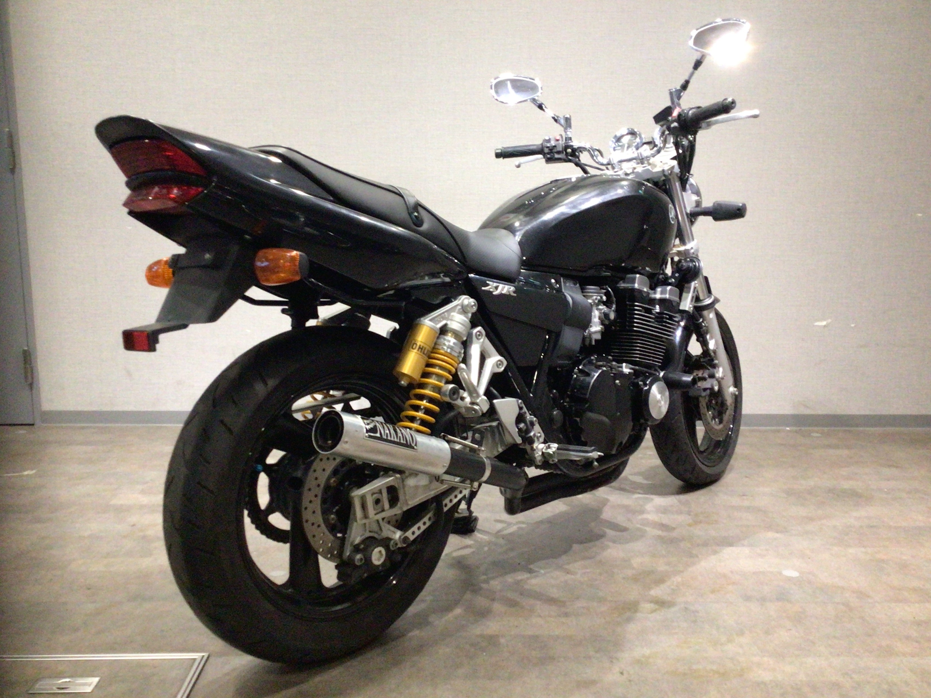XJR400r rh02j Yamaha バイク用タンク 黒 ストライプデザイン XJR400r rh02j Yamaha バイク用タンク 黒 ストライプデザイン