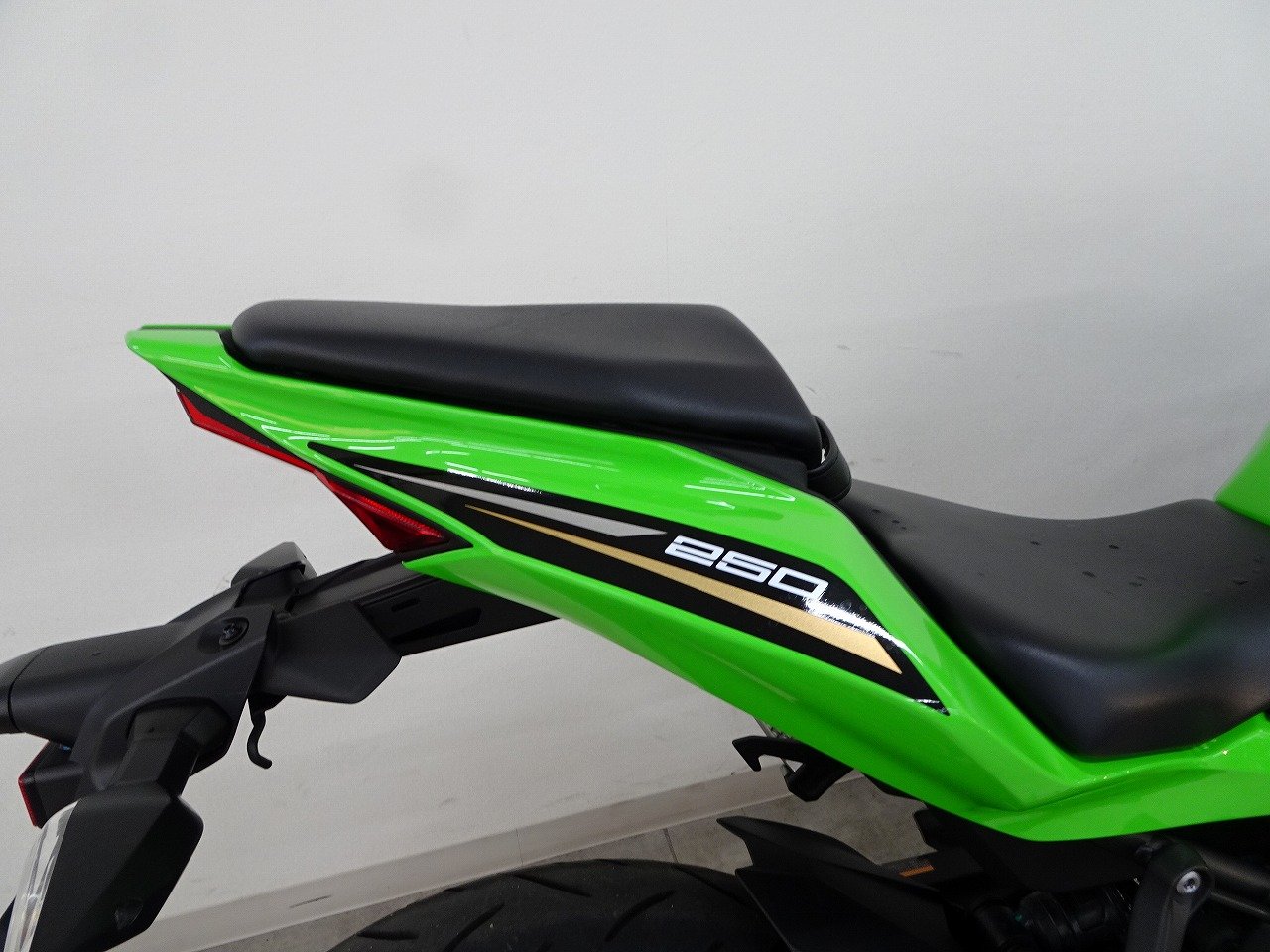 Ninja ZX-25R SE 2021年モデル エンジンスライダー | バイク買う