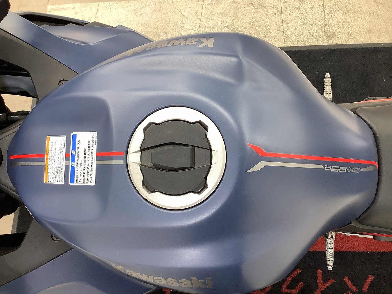 Ninja ZX-25R SE 2022年モデル 純正エンジンスライダー装備