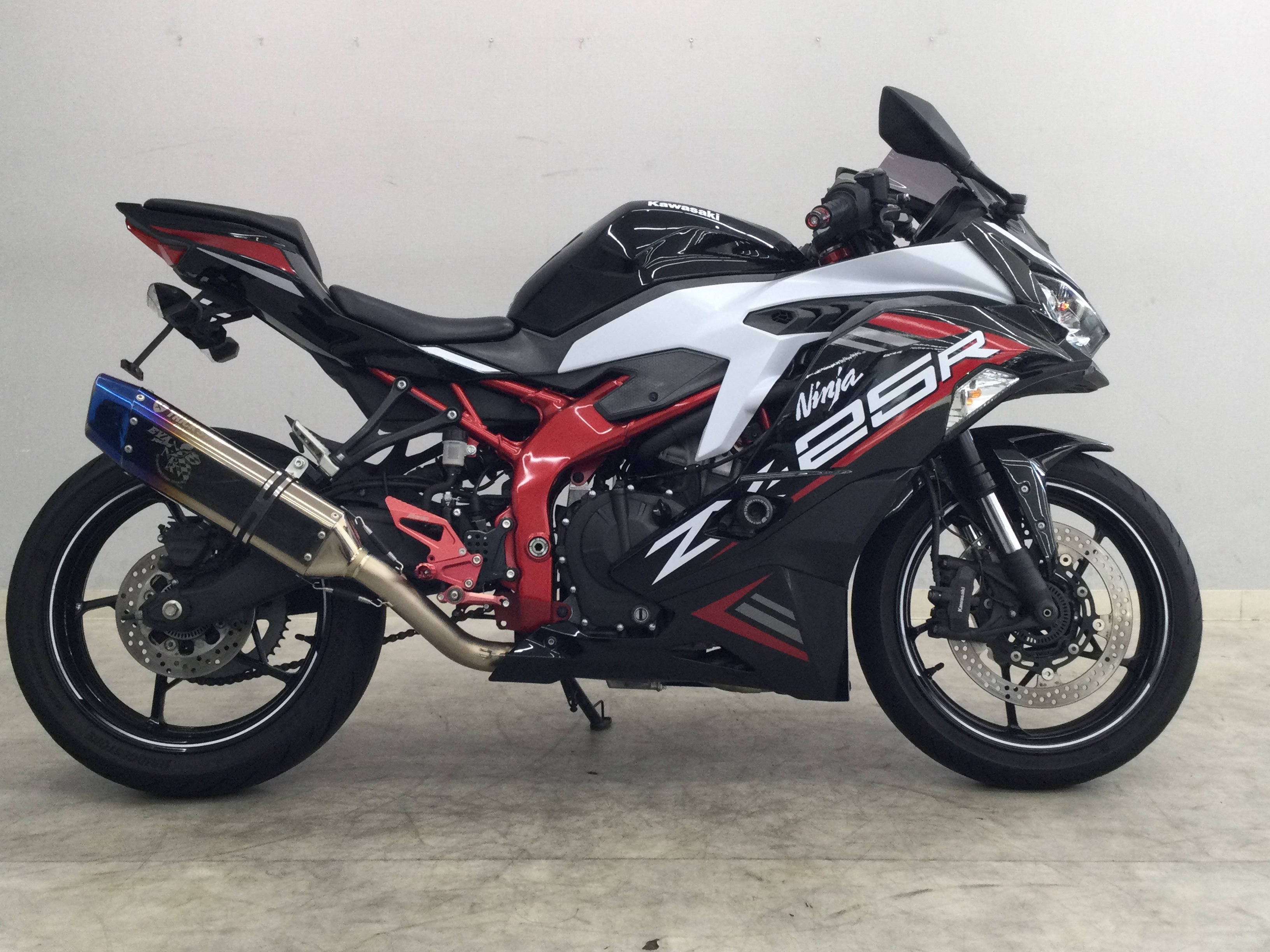 Kazuki まとめ買いは割引致します✨ Ninja ZX-25R 2021年モデル | バイク買うなら【バイク王】