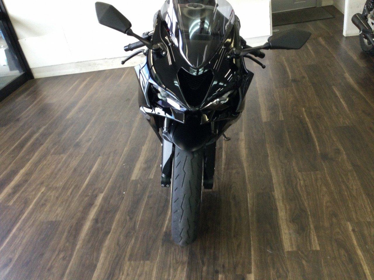 Ninja ZX-6R 2024年モデル トリックスターマフラー | バイク買う