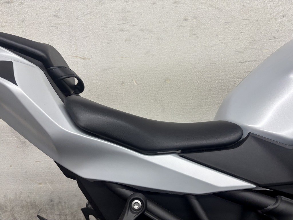 Ninja ZX-4R SE 2025年式モデル | バイク買うなら【バイク王】