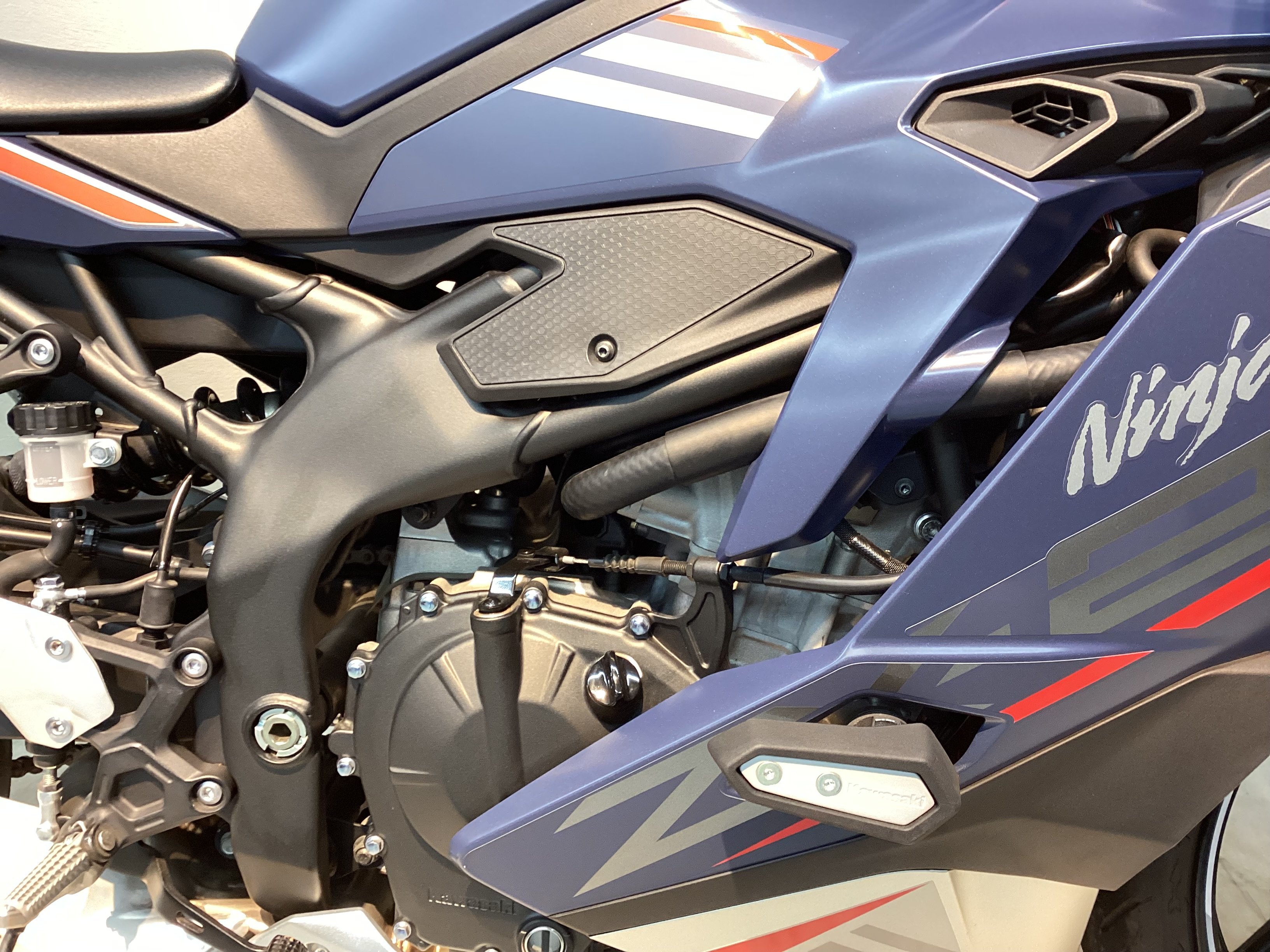ZX－25R SE クイックシフター標準装備 マルチバー付き