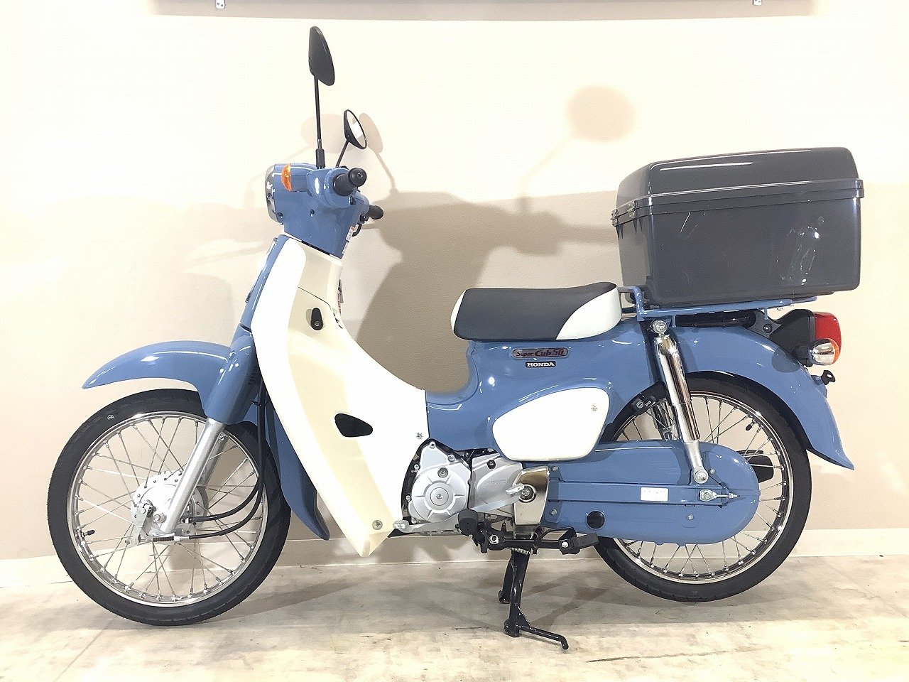 スーパーカブ50郵政仕様リヤホィール送料込み中古品 ホンダ スーパーカブ50 AA04型 2012年モデル 社外リア
