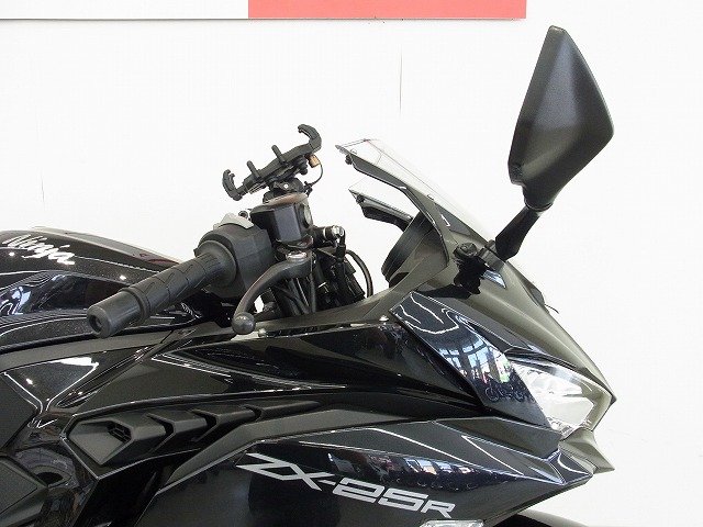 Ninja ZX-25R（ニンジャZX-25R） 2022年モデル／ワイヤレス充電