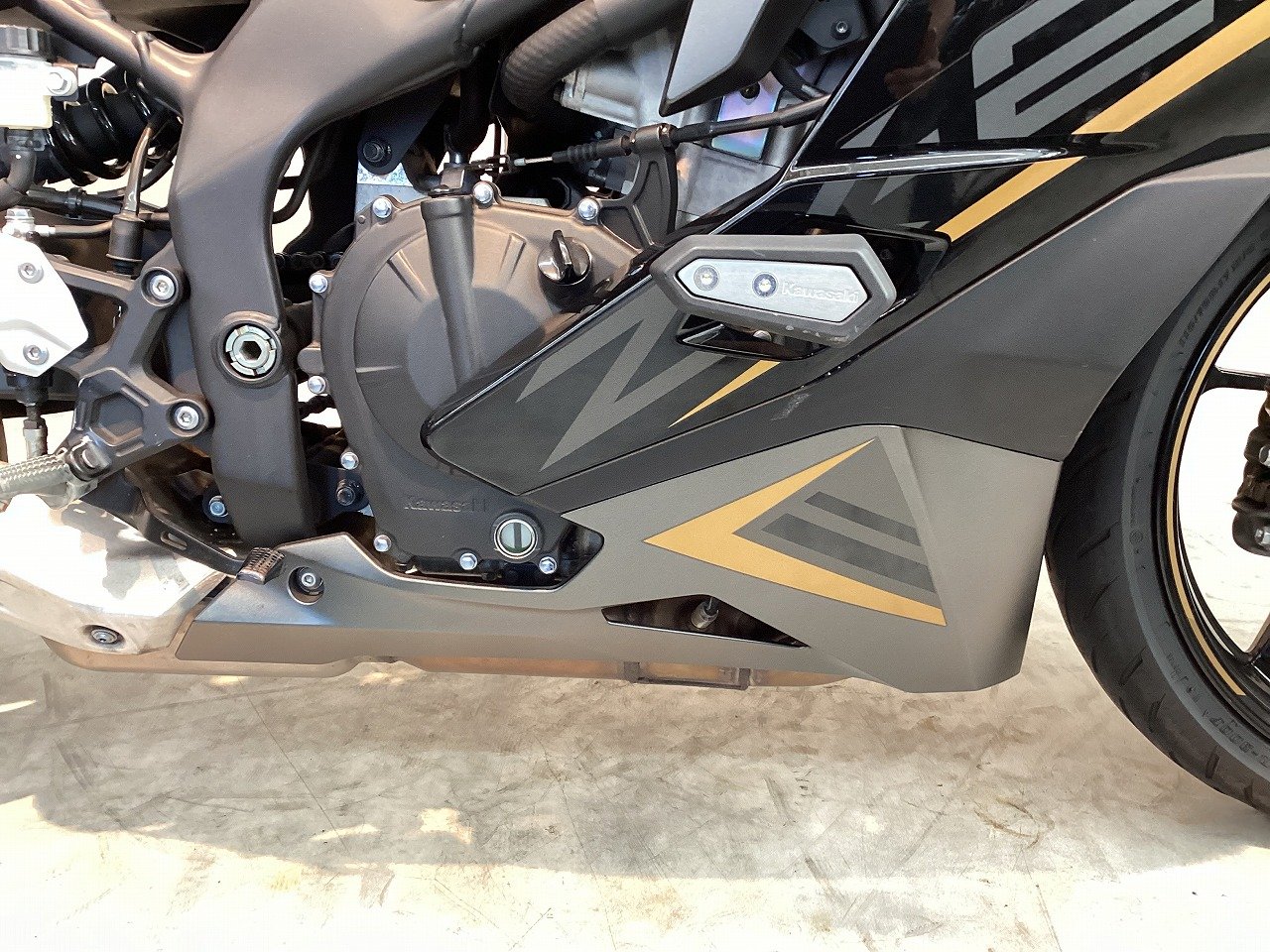 市川一　白馬 109700 1/12完成品バイク KAWASAKI Ninja ZX-25R メタリック
