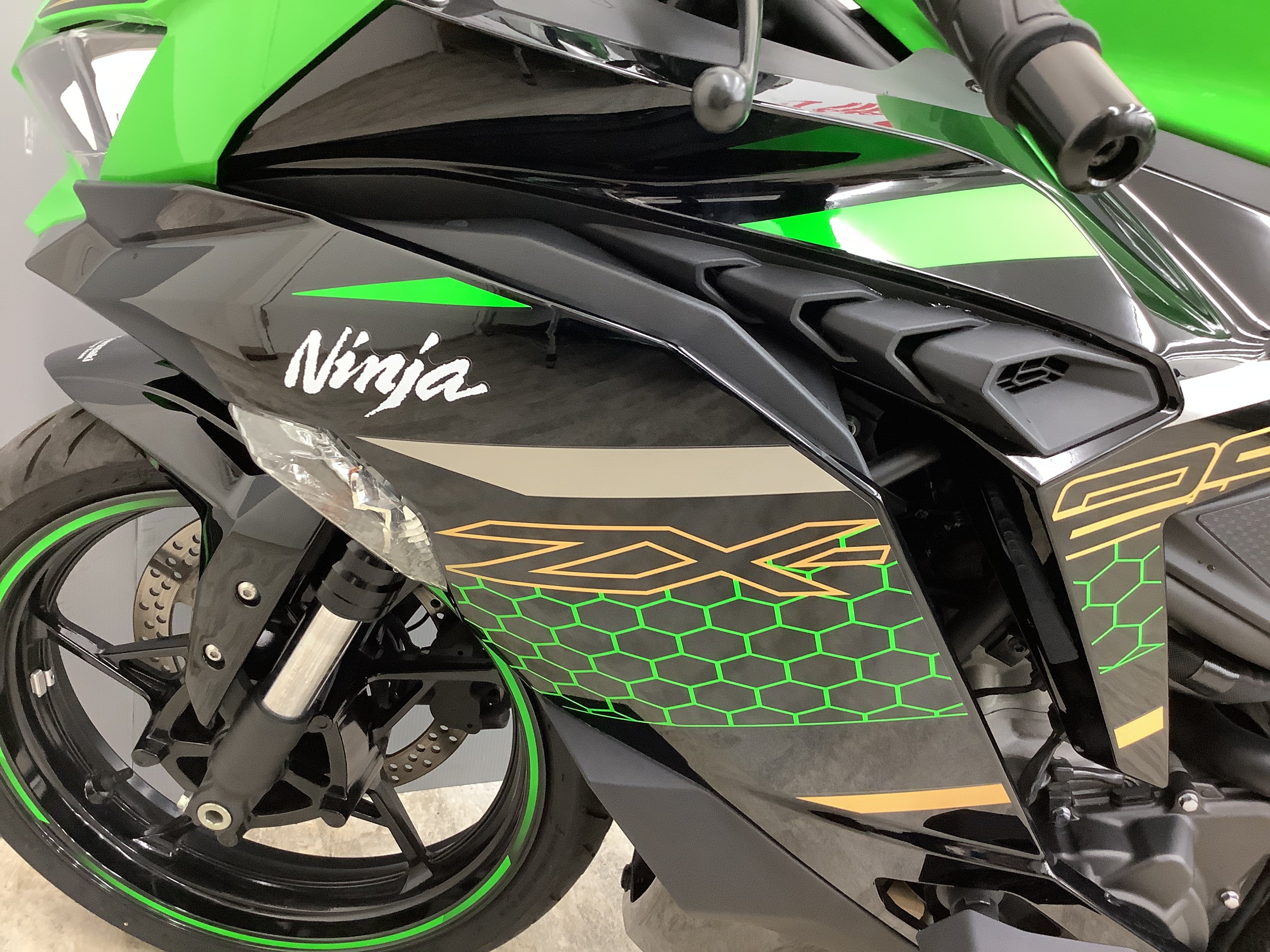 Ninja ZX-25R SE KRTエディション OVERフェンダーレス・エンジン