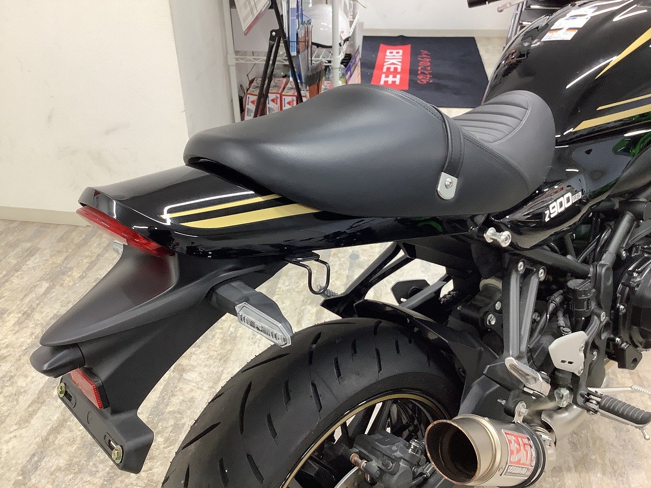 Z900RS CAFE メタリックディアブロブラック スポーティな雰囲気