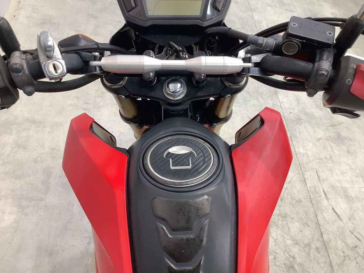 クロム卍釵 シルバー 黒 赤 赤黒バイク カワサキ「Ninja ZX-25R SE」がモデルチェンジ！ 2023年