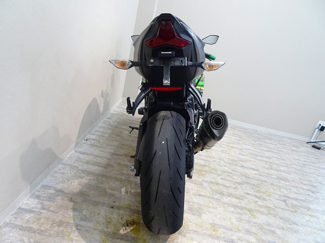 Ninja ZX-6R KRT Edition 2019年モデル/AKRAPOVICカーボンサイレンサー