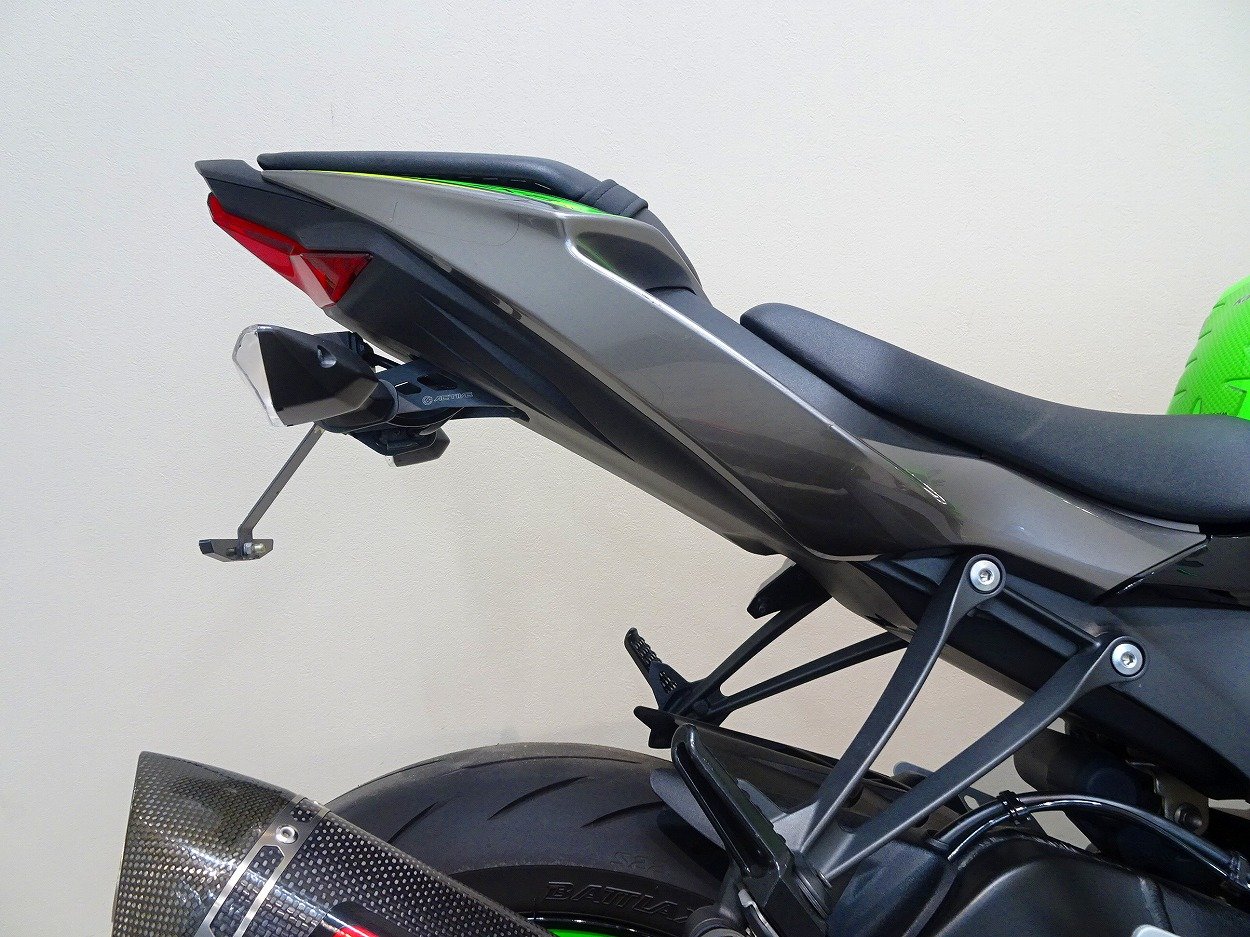 Ninja ZX-6R KRT Edition 2019年モデル/AKRAPOVICカーボンサイレンサー