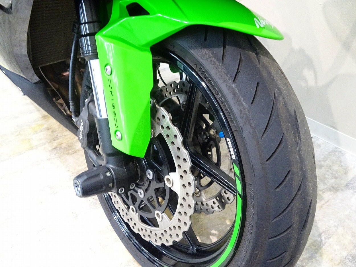 Ninja ZX-6R KRT Edition 2019年モデル/AKRAPOVICカーボンサイレンサー