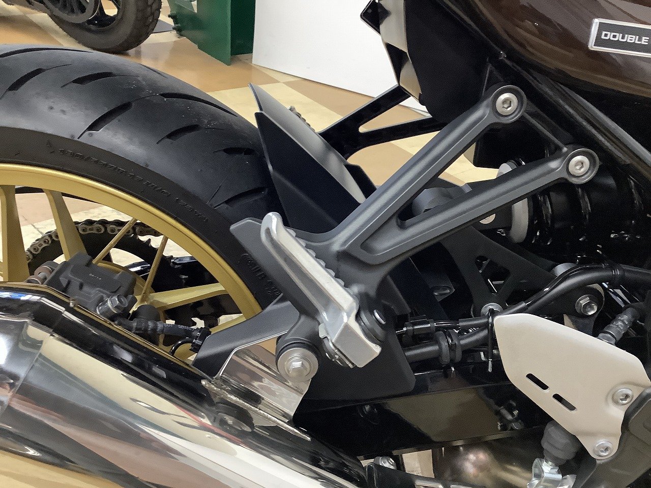 Z900RS 50周年アニバーサリーモデル エンジンガード装着