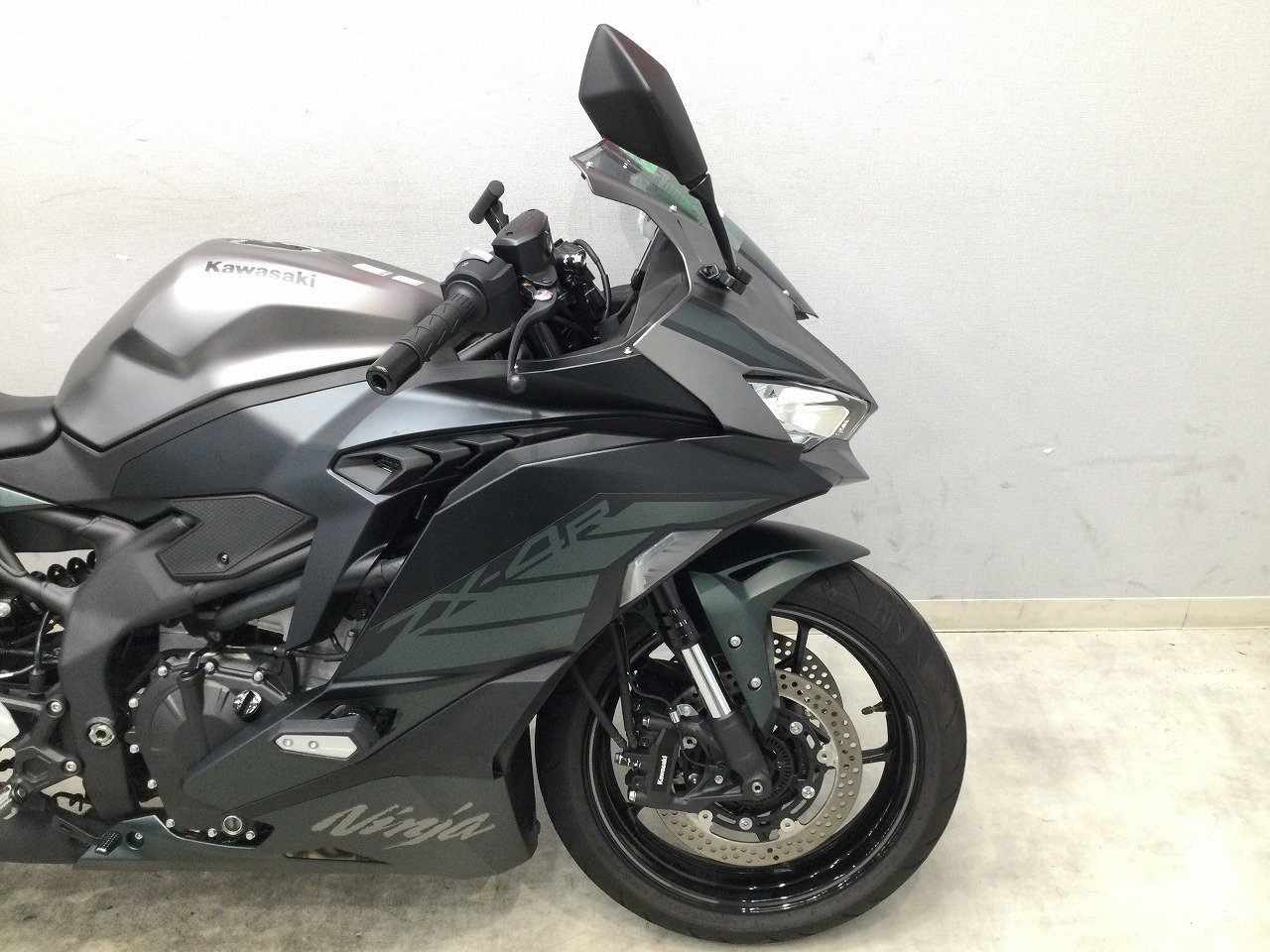 Ninja ZX-4R SE 2025年モデル マルチバー装備 | バイク買うなら