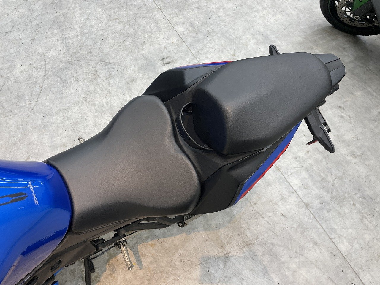 Ninja ZX-4R SE 2024年モデル/マルチバー | バイク買うなら