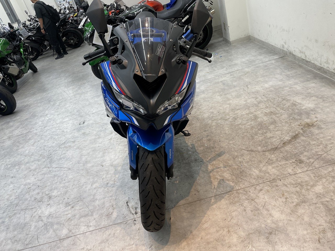 Ninja ZX-4R SE 2024年モデル/マルチバー | バイク買うなら