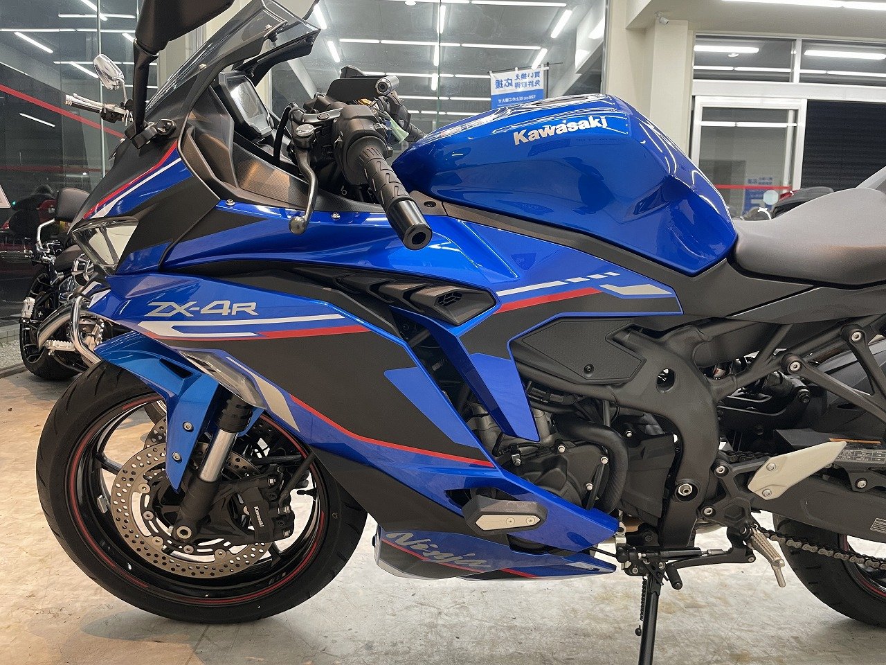 水色 Ninja ZX-4R SE 2024年モデル/マルチバー | バイク買うなら