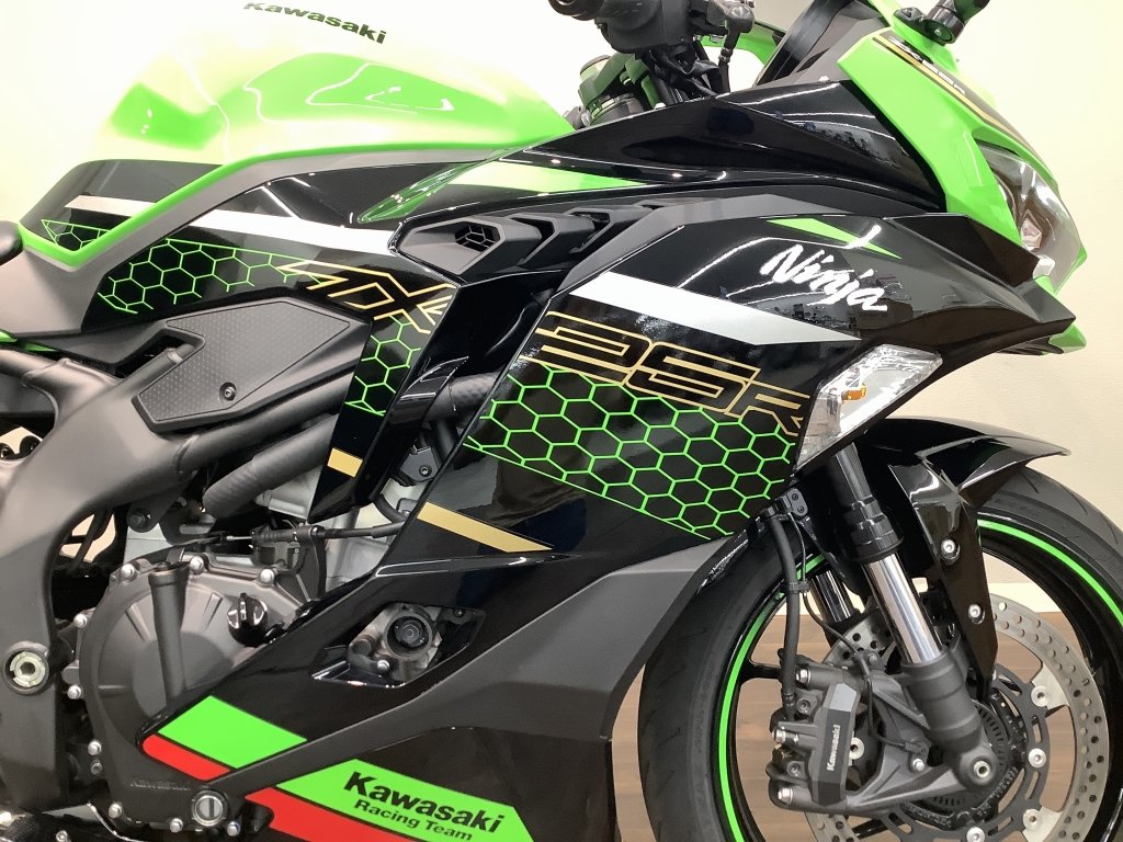 ニンジャZX-25RSE 4気筒エンジンによる高速域のエキゾーストに