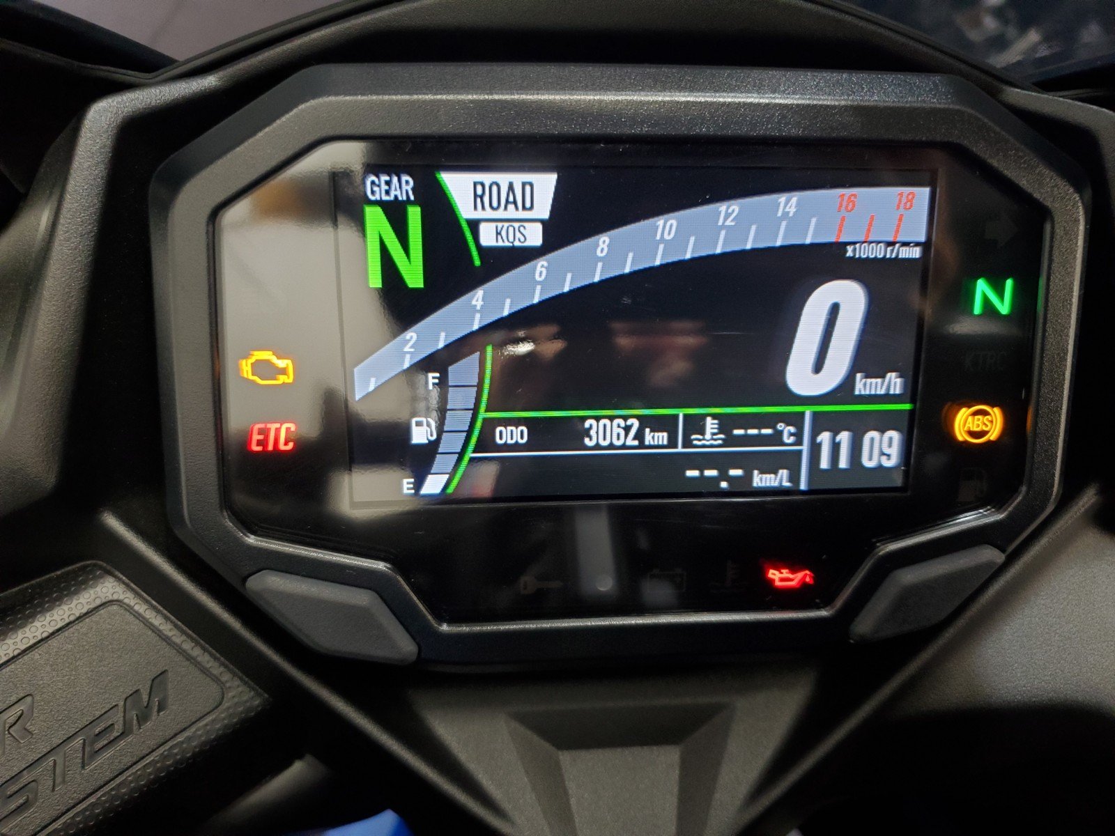 める様 ZX-4R SE 2024年モデル ワンオーナー マルチバー リヤ