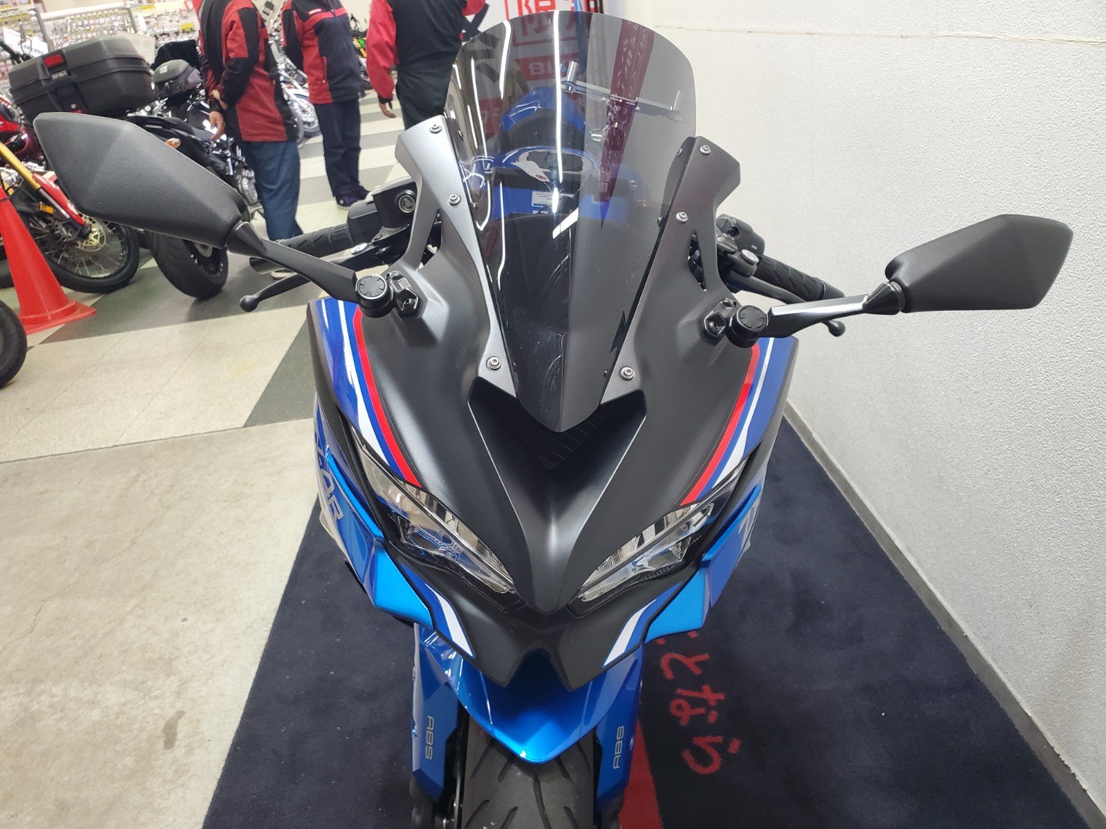 める様 ZX-4R SE 2024年モデル ワンオーナー マルチバー リヤ