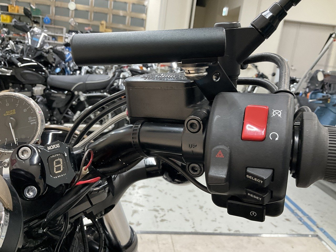 【吉田取引】カーボンロードバイク※要整備 吉田取引】カーボンロードバイク※要整備 sddefault.jpg