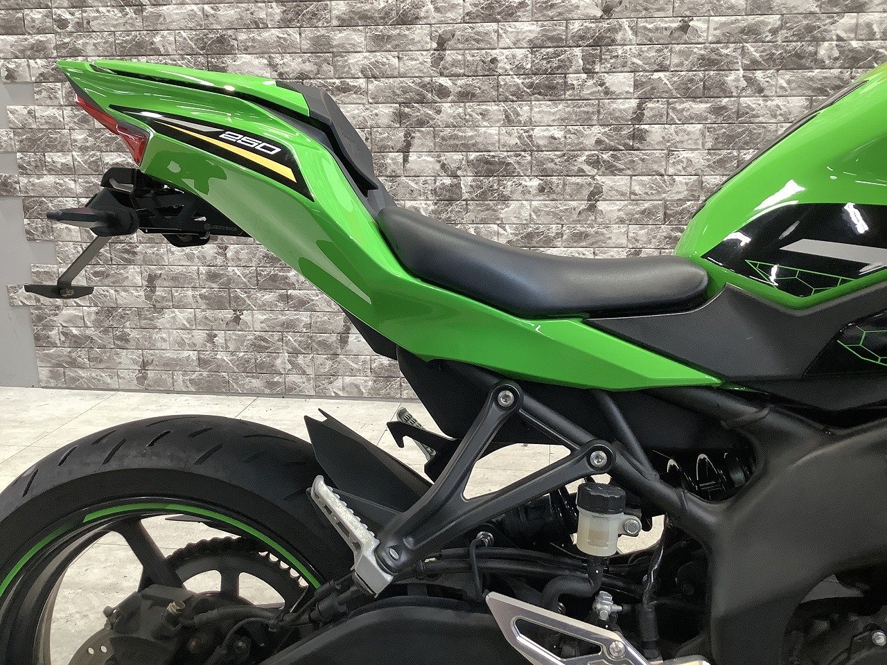 Ninja ZX-25R SP忠男サイレンサー AGRASバックステップ UKレバー