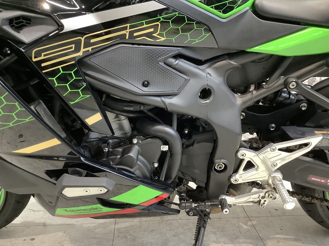 Ninja ZX-25R SP忠男サイレンサー AGRASバックステップ UKレバー