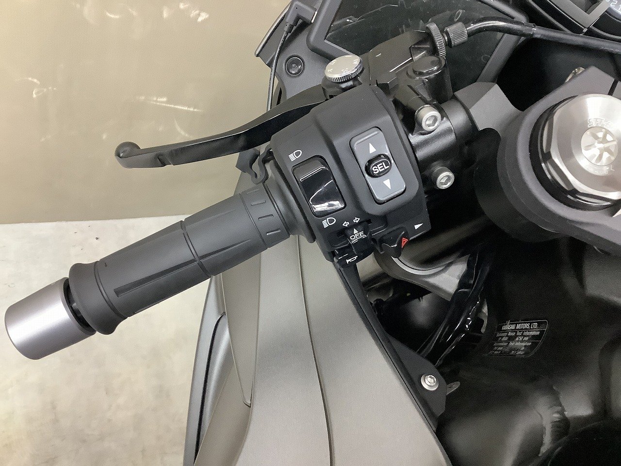 ZX-6R 2022年モデル Puigスクリーン・ナポレオンミラー・ナビ