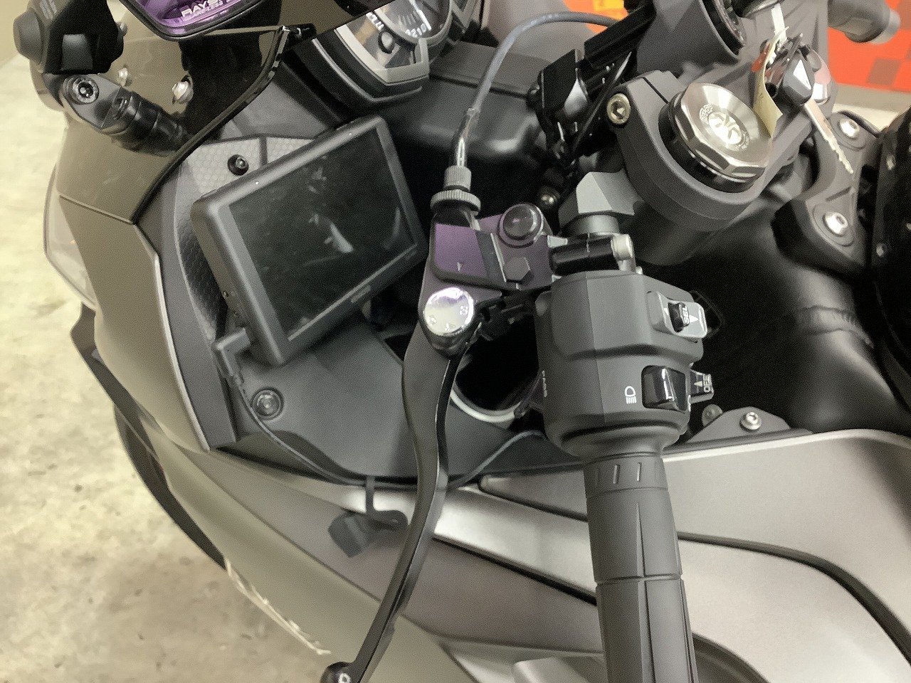 ZX-6R 2022年モデル Puigスクリーン・ナポレオンミラー・ナビ