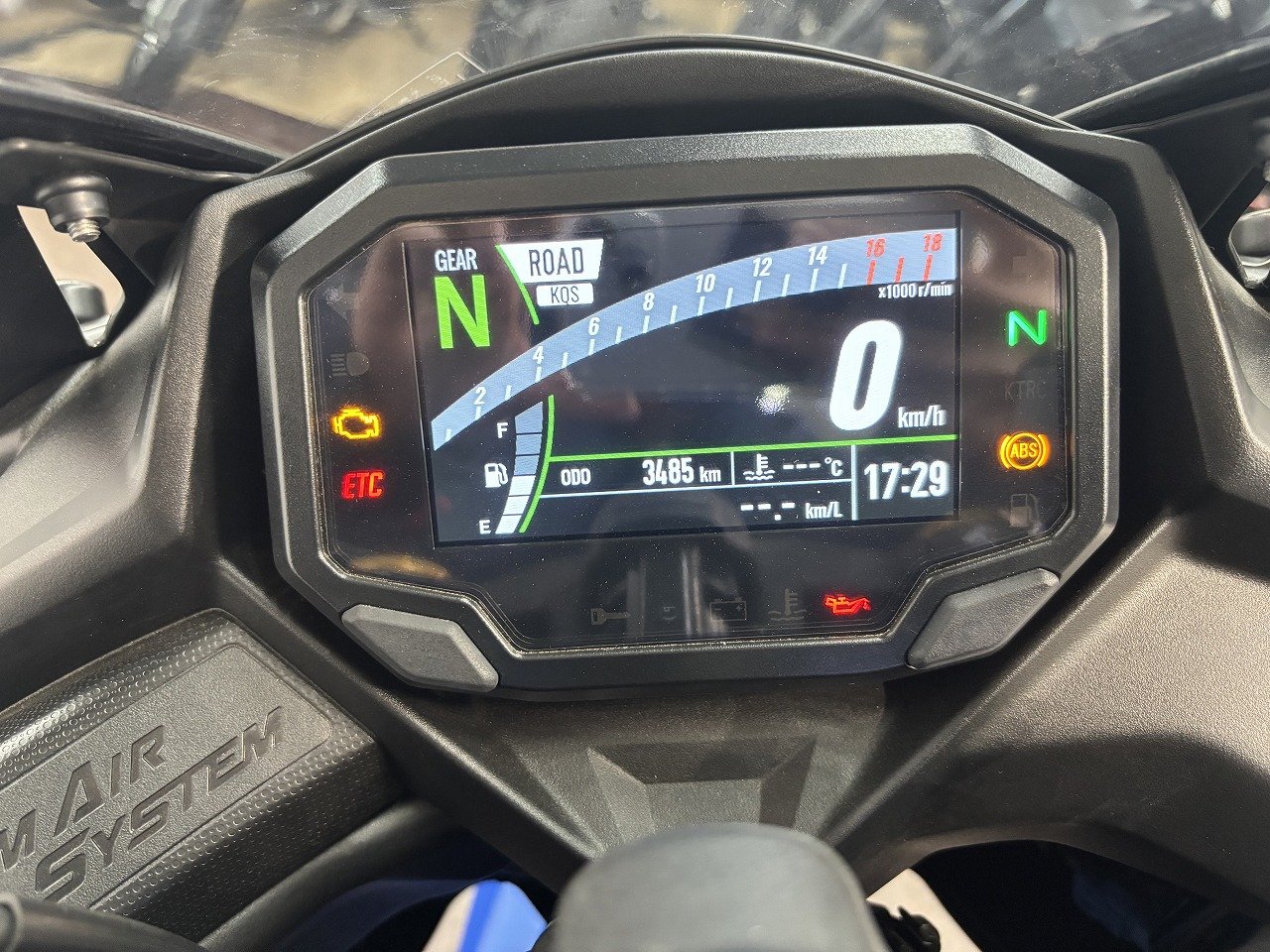 ZX－4R SE 2024年モデル クイックシフター標準装備